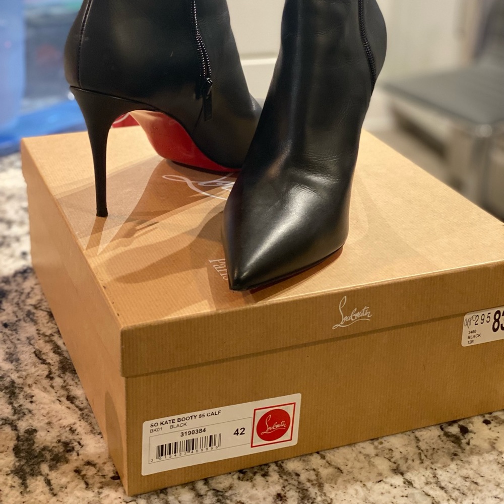 Christian Louboutin So Kate Booty (42)